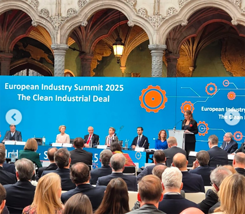 Mathieu Flamini  di antara ratusan pebisnis Eropa, 2025/Foto: Instagram Flamini